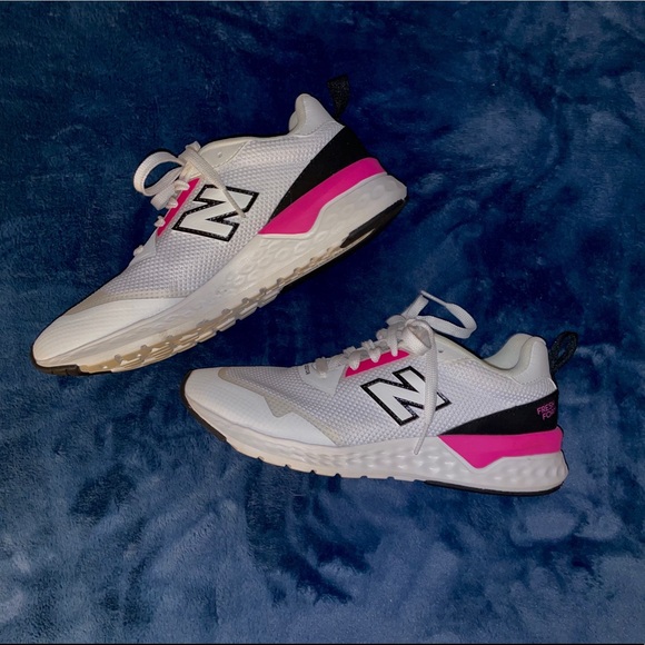 NEW BALANCE RUNNING SHOES - Picture 2 of 4